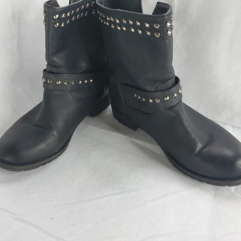 Liliana black studded motorcycle-style ankle boots size 7